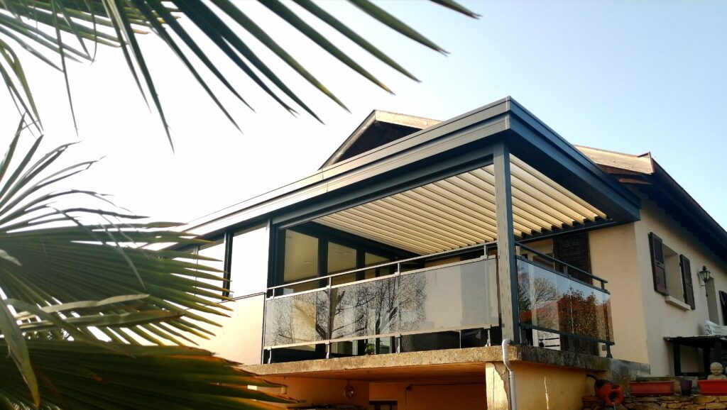 Véranda et pergola sur une maison de la Loire