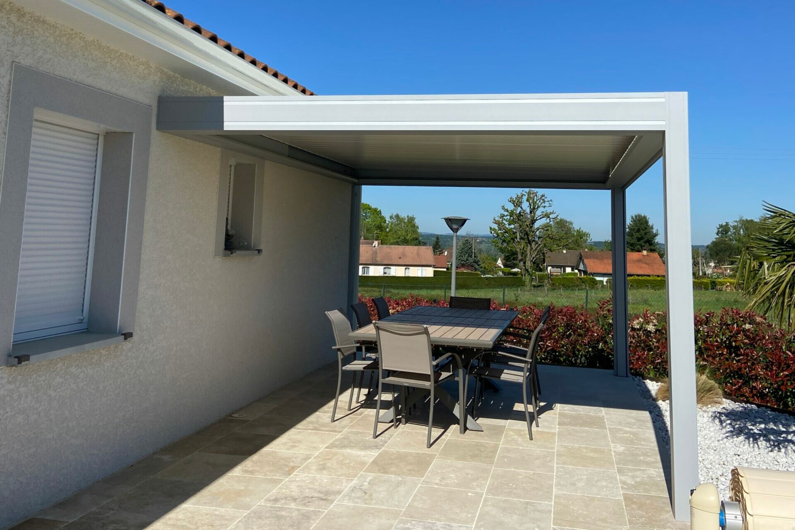 Pergola en aluminium sur mesure réalisée par Cizeron près de Roanne.